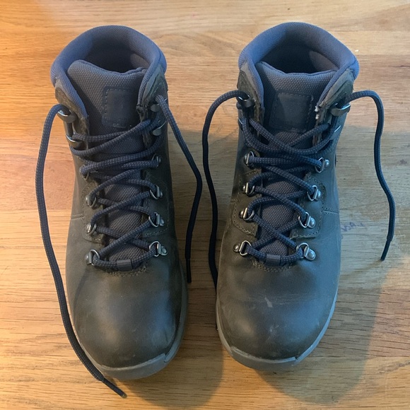 Like NEW Timberland women’s hiking boots, size 8 - Picture 1 of 9